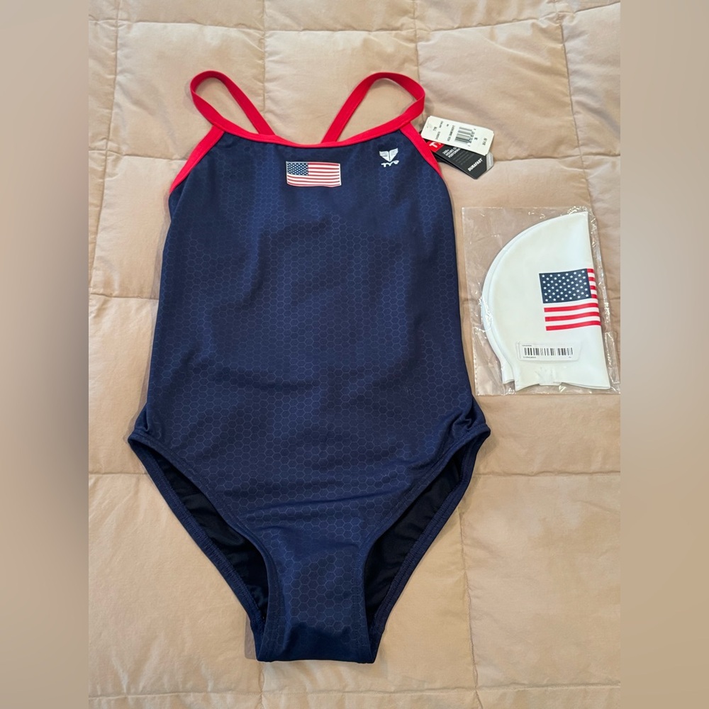 TYR NWT Women’s Hexa Diamondfit Navy with Red Trim Swimsuit with Flag, sz. 36
